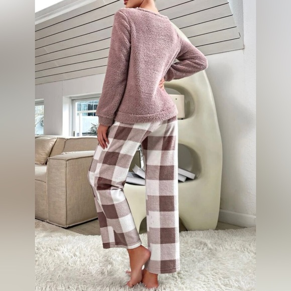 Women's Sherpa Fleece Pajama Set - Picture 2 of 3